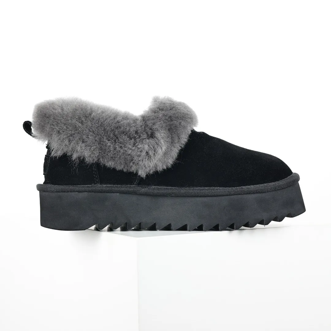 Pick up locally 💰580 Core recommendation Good price It is a very suitable choice for home use. In recent years, uug has launched a series of styles, which are partially geared towards the preferences of young consumers and have also moved to the forefront of fashion trends. Shoe body material: water-repellent coated suede upper, 17 mm UGGPURE™ implantable wool insole, lightweight non-slip and comfortable rubber outsole, with brand LOGO and trademark, with full packaging Size: 35 36 37 38 39 40